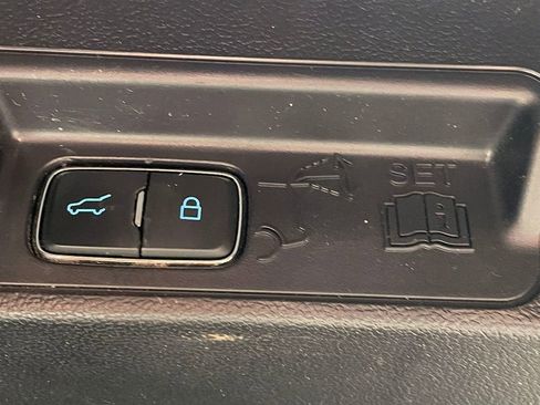 Used 2022 Ford Explorer XLT w/ Equipment Group 202A image 13