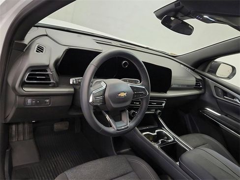 Used 2025 Chevrolet Traverse LT w/ LPO, Floor Liner Package image 17