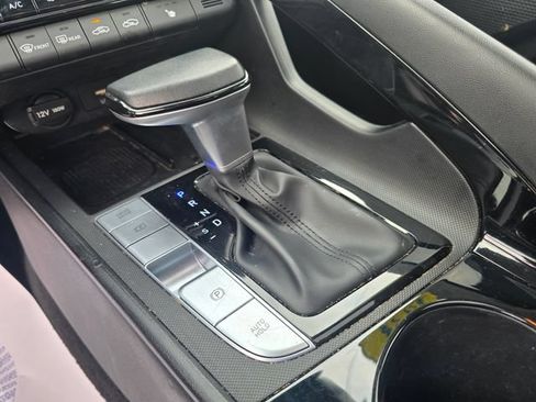Used 2025 Hyundai Elantra SEL FWD image 17