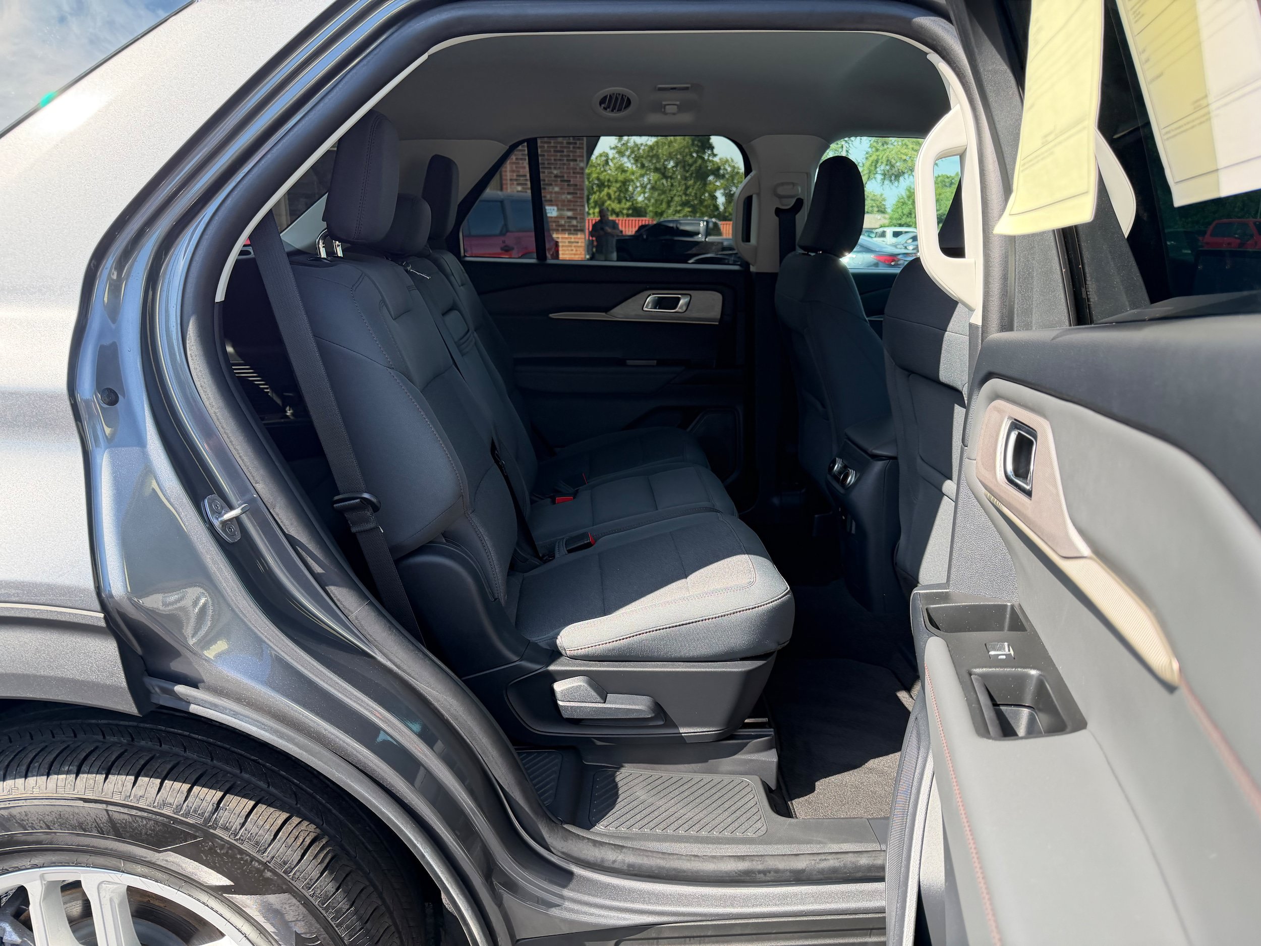 Used 2025 Ford Explorer Active AWD/4WD image 14