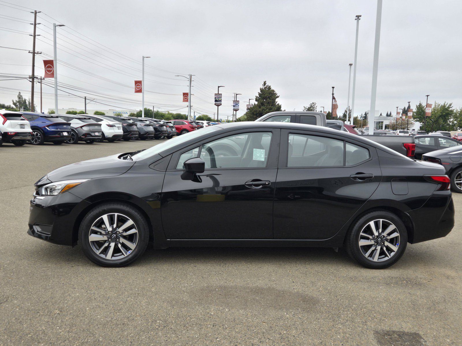 Used 2025 Nissan Versa SV FWD image 7