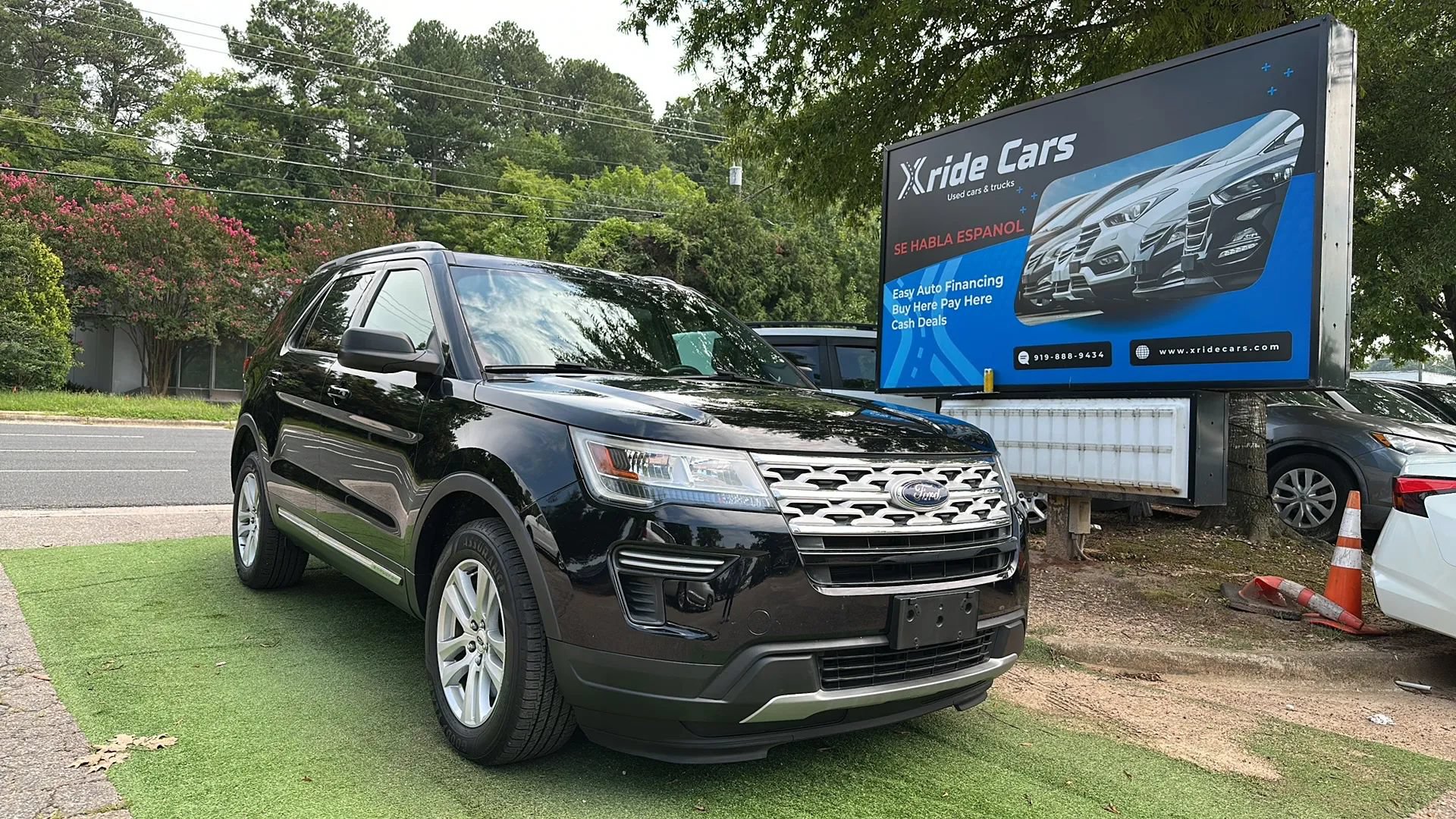 Used 2018 Ford Explorer XLT AWD/4WD image 1