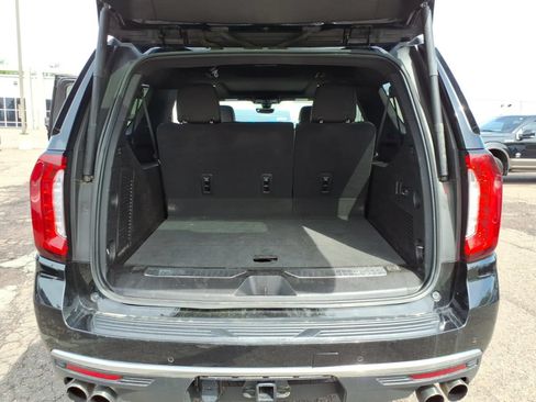 Used 2021 GMC Yukon XL Denali w/ Denali Premium Package AWD/4WD image 14