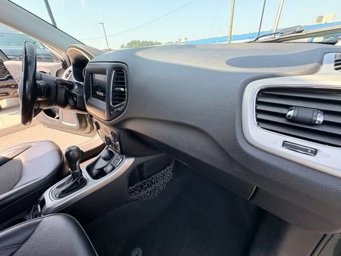 Used 2020 Jeep Compass Latitude w/ Popular Equipment Group AWD/4WD image 27