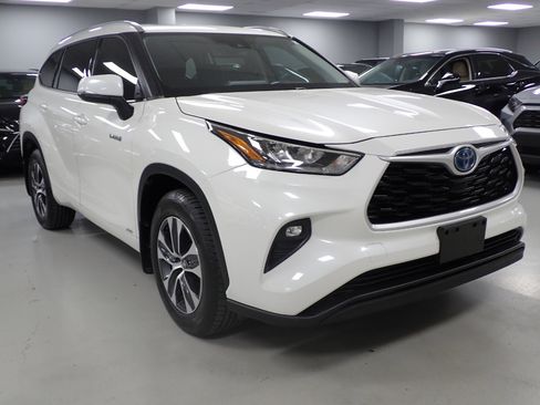 Used 2020 Toyota Highlander XLE image 1