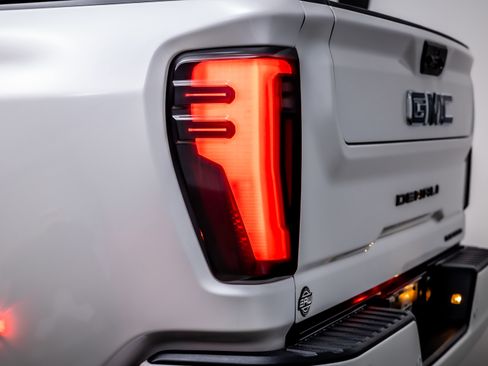 Used 2025 GMC Sierra 3500 Denali Ultimate image 12