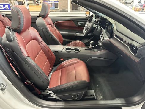 Used 2025 Ford Mustang Premium image 35