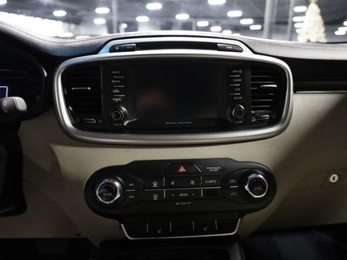 Used 2017 Kia Sorento LX w/ LX Convenience Package image 26