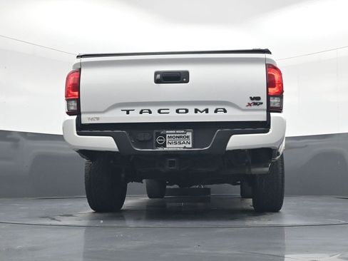 Used 2018 Toyota Tacoma TRD Sport image 26