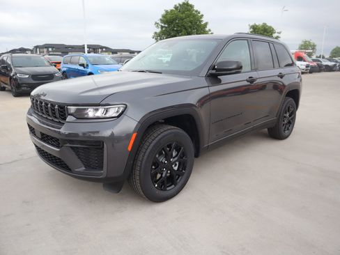 New 2026 Jeep Grand Cherokee Altitude AWD/4WD image 11