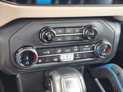 Used 2022 Ford Bronco Wildtrak AWD/4WD image 19