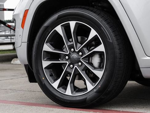Used 2022 Jeep Grand Cherokee Overland w/ Luxury Tech Group IV AWD/4WD image 72