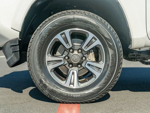 Certified 2018 Toyota Tacoma TRD Sport RWD image 6