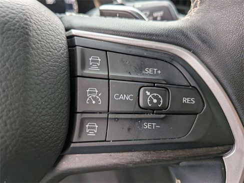 Used 2022 Jeep Grand Cherokee L Limited w/ Black Appearance Package image 19