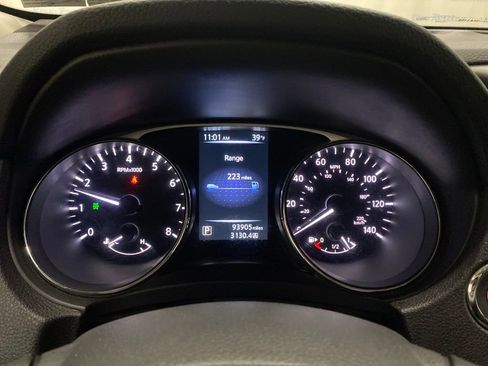 Used 2014 Nissan Rogue SV image 18