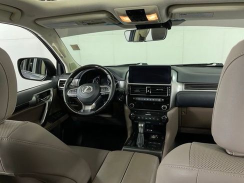 Used 2023 Lexus GX 460 Premium w/ Accessory Package AWD/4WD image 13
