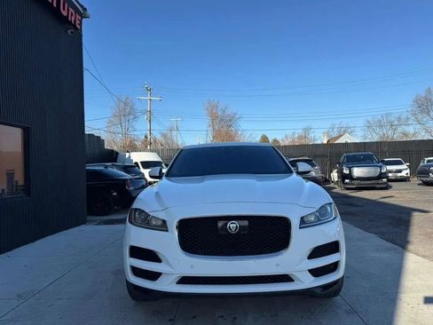 Used 2019 Jaguar F-PACE Premium image 2