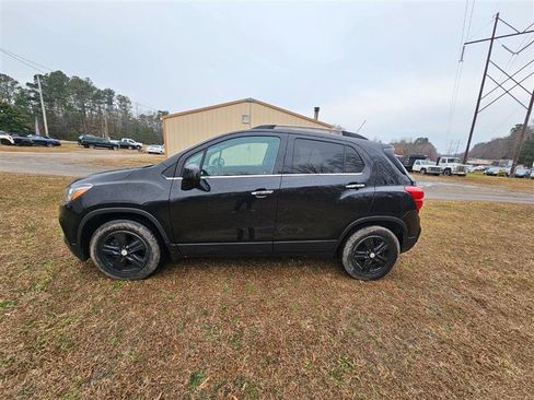 Used 2020 Chevrolet Trax LT w/ LT Convenience Package image 4