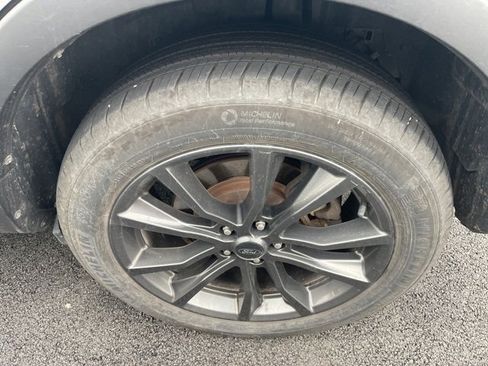 Used 2017 Ford Explorer XLT w/ Equipment Group 202A image 5