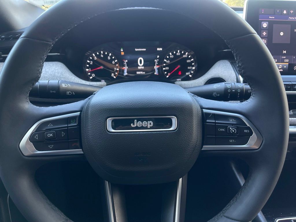 Used 2024 Jeep Compass Latitude AWD/4WD image 22