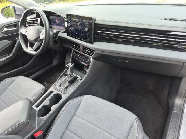 Used 2025 Volkswagen Jetta SE FWD image 31