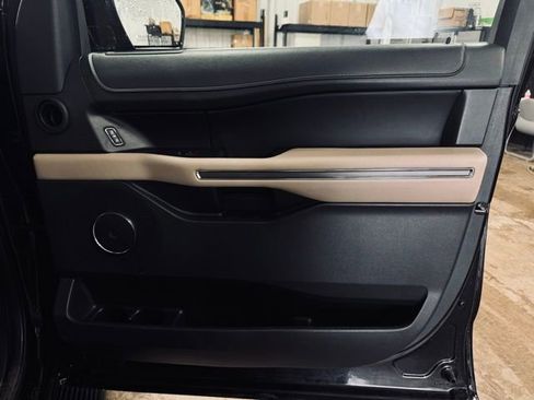 Used 2024 Ford Expedition Max XLT image 16