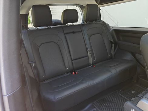Used 2023 Land Rover Defender 90 SE AWD/4WD image 37