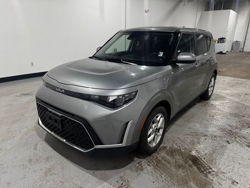 Used 2025 Kia Soul LX w/ LX Technology Package image 3