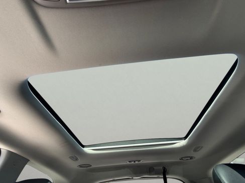 Used 2025 Kia Telluride SX w/ SX Captain's Chair Package FWD image 27