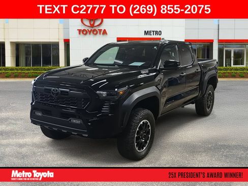 Used 2025 Toyota Tacoma TRD Off-Road w/ TRD Off Road Premium Package AWD/4WD image 1