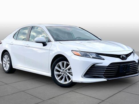 Used 2024 Toyota Camry LE AWD/4WD image 3