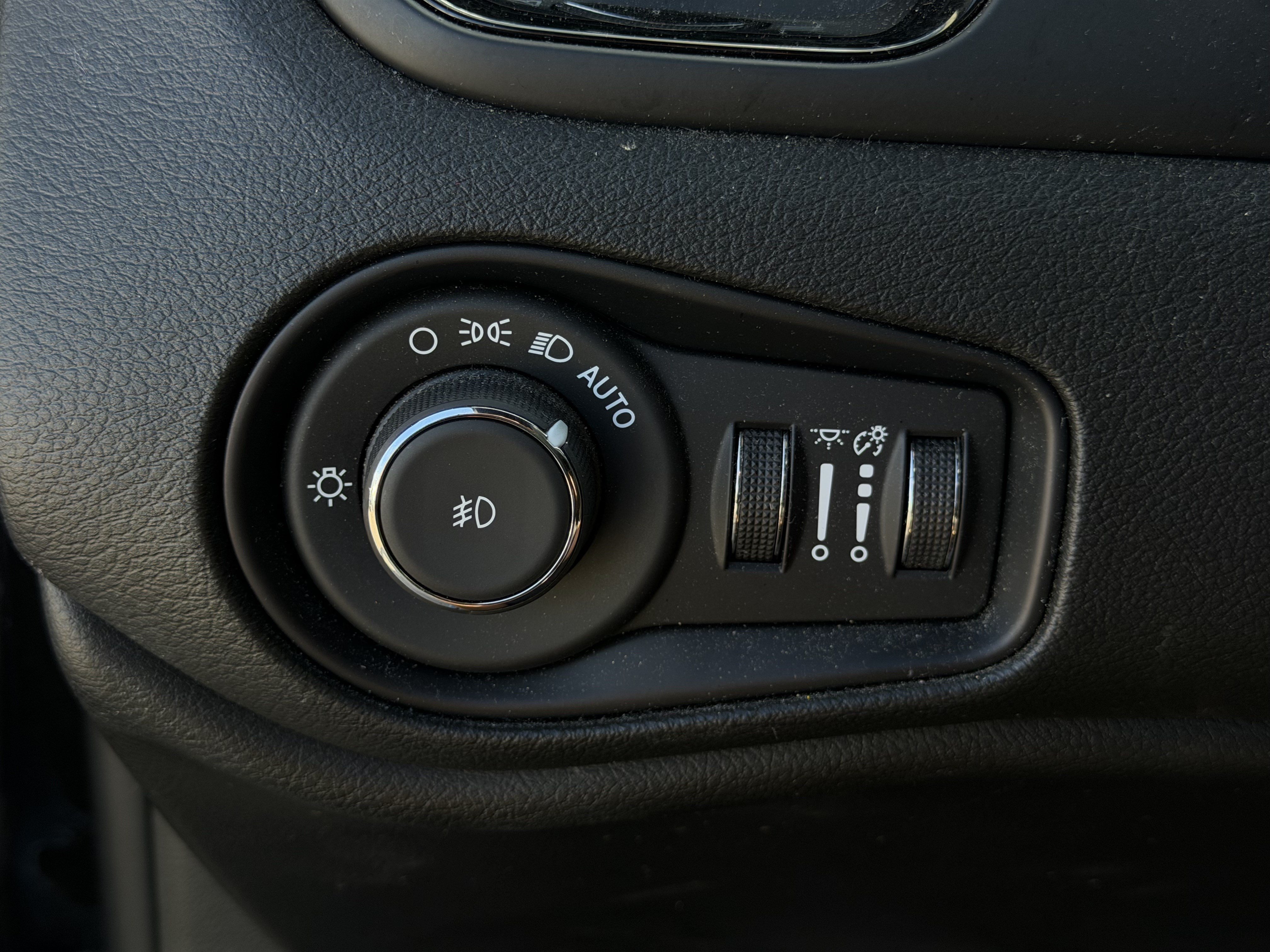 Used 2022 Jeep Renegade Altitude AWD/4WD image 16
