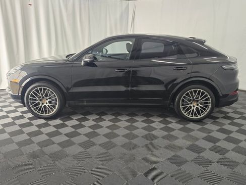 Certified 2023 Porsche Cayenne Platinum Edition AWD/4WD image 2