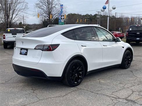 Used 2023 Tesla Model Y Long Range image 7