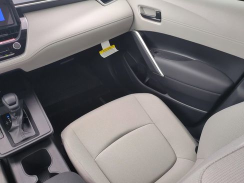 Used 2026 Toyota Corolla Cross L image 16