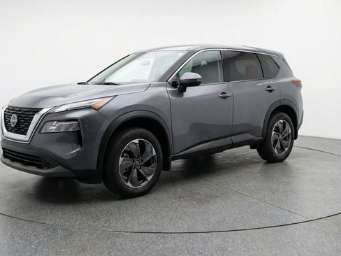 Used 2025 Nissan Rogue SV FWD image 3