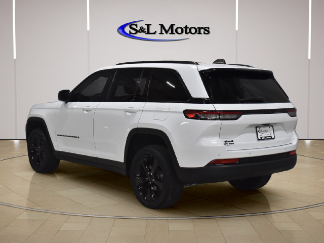 Used 2024 Jeep Grand Cherokee Altitude AWD/4WD image 6