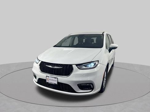 Used 2023 Chrysler Pacifica Touring-L FWD image 24