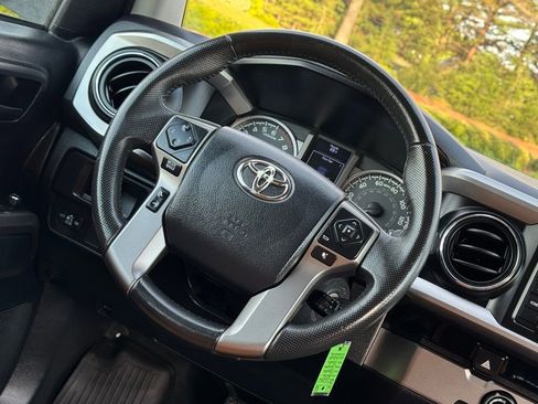 Used 2016 Toyota Tacoma SR5 w/ Towing Package image 14