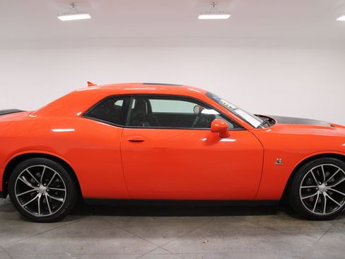 Used 2016 Dodge Challenger R/T Scat Pack w/ Leather Interior Group image 11