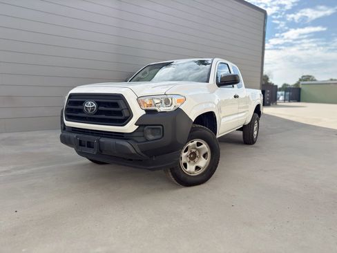 Used 2020 Toyota Tacoma SR image 3