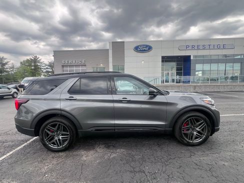 Used 2025 Ford Explorer ST w/ Sun And Sound Package AWD/4WD image 3