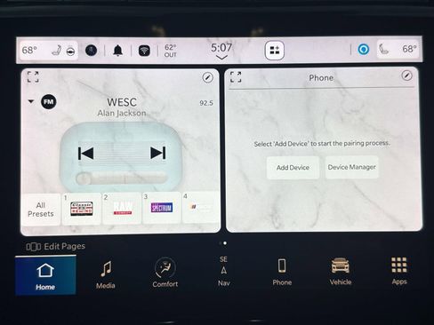 Used 2023 Jeep Grand Cherokee Limited w/ Black Appearance Package image 14