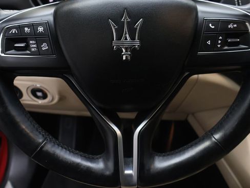 Used 2020 Maserati Levante GranLusso image 19