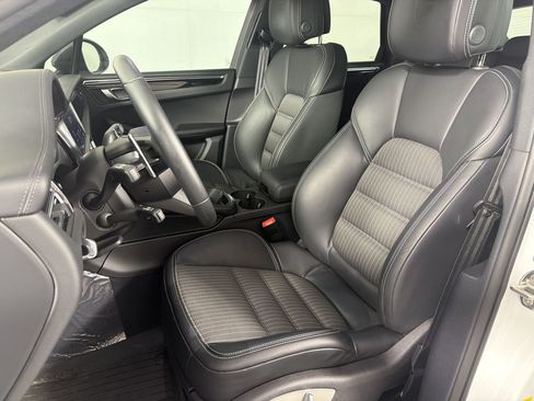 Certified 2026 Porsche Macan Turbo AWD/4WD image 5