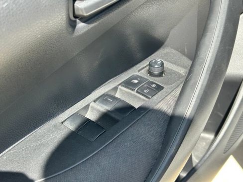 Used 2022 Toyota Corolla LE FWD image 21