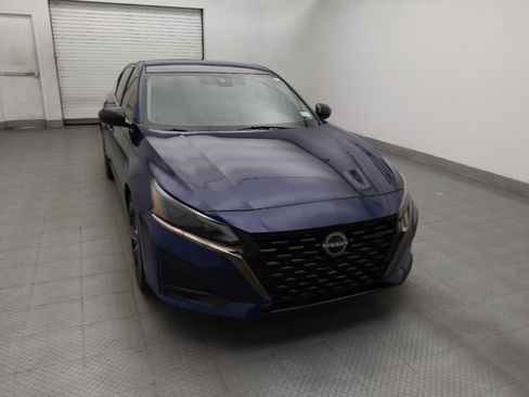 Used 2023 Nissan Altima 2.5 SR FWD image 14