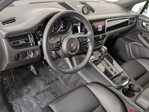 Certified 2025 Porsche Macan Turbo AWD/4WD image 4
