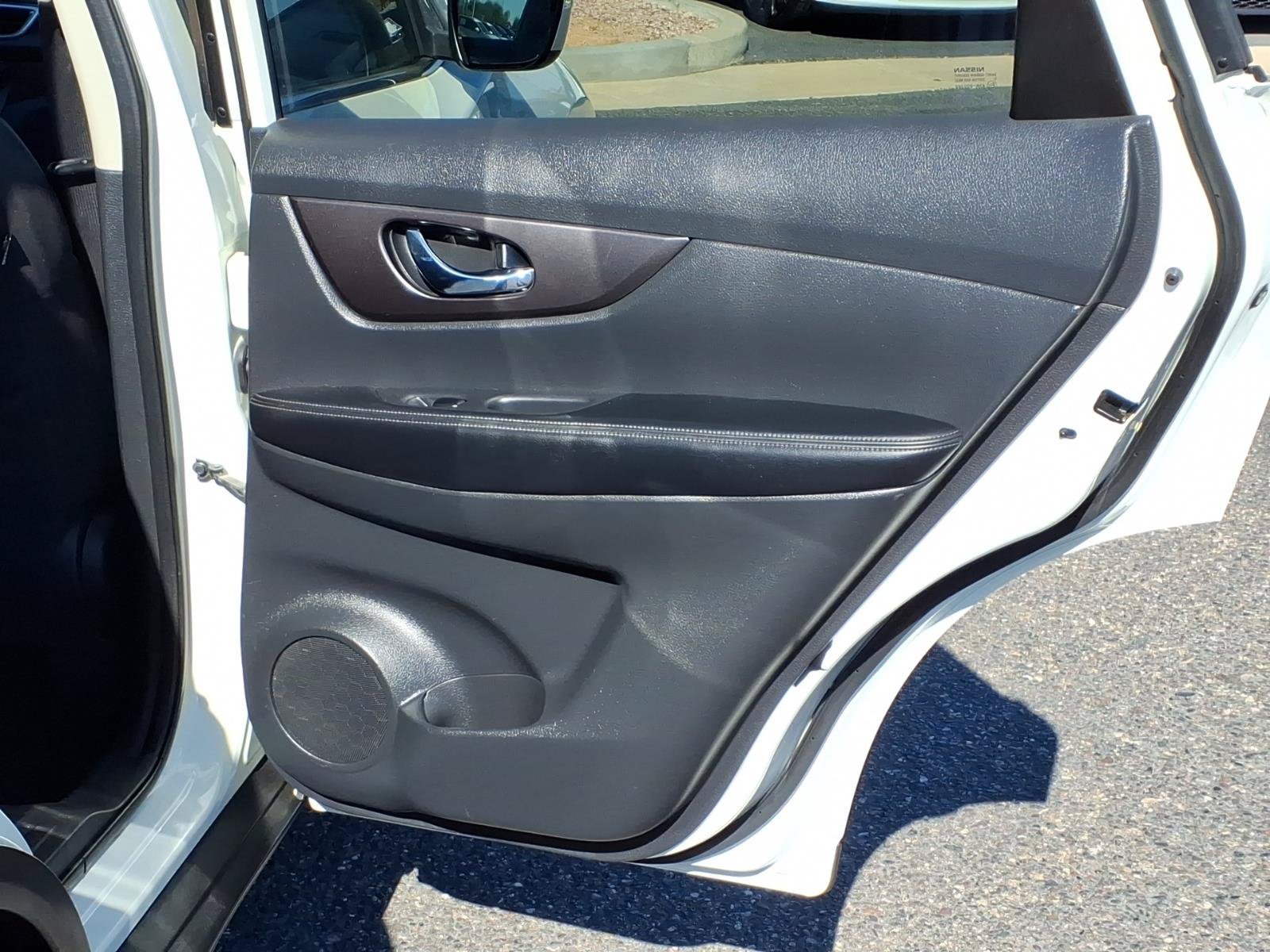 Used 2015 Nissan Rogue SV AWD/4WD image 17