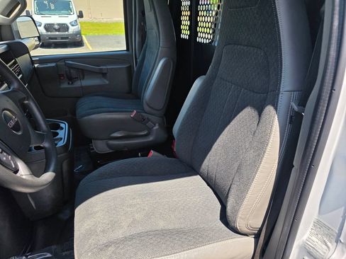 Used 2025 GMC Savana 2500 RWD image 12